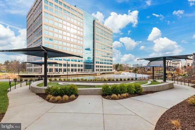 Building Photo - 13225 Lake Waterview Way