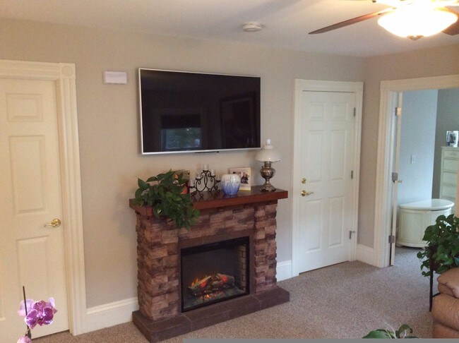 Building Photo - 13 Grant St