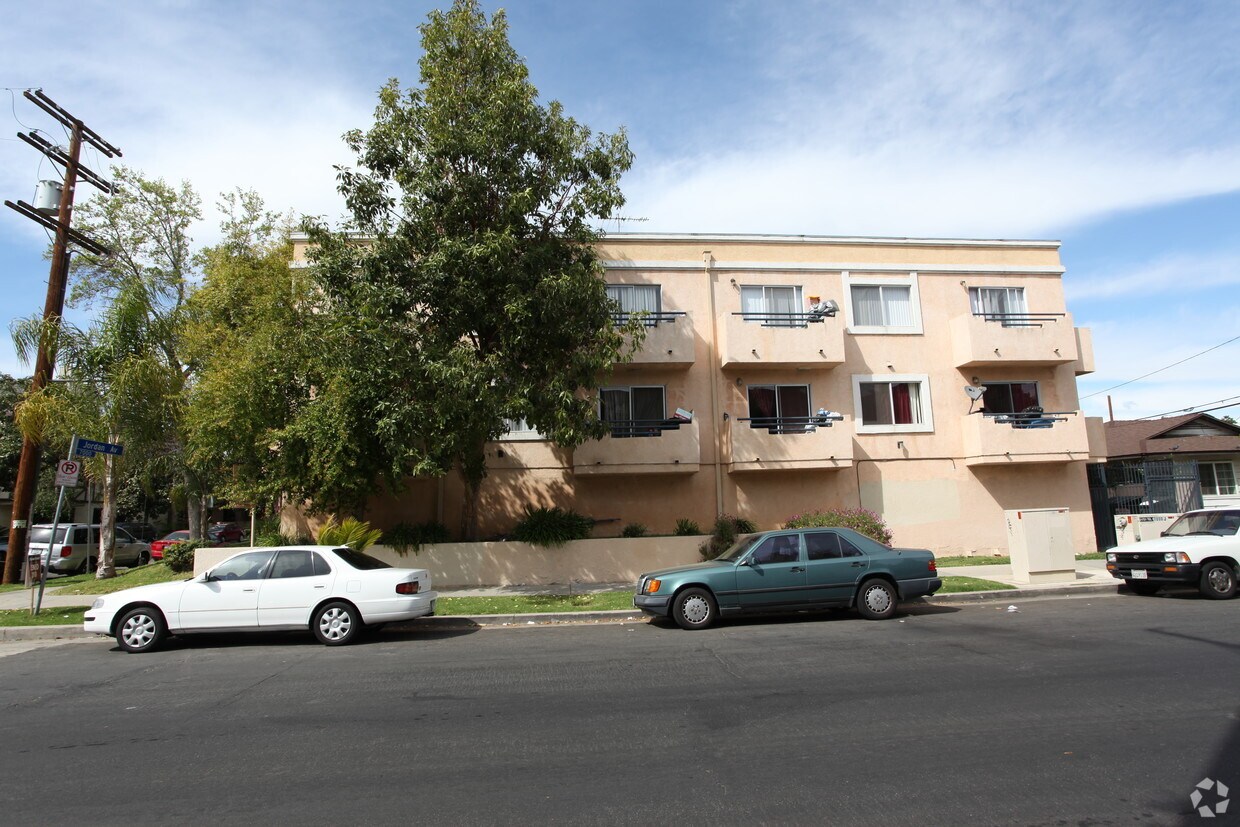 7004 Jordan Ave, Canoga Park, CA 91303 Apartments in Canoga Park, CA