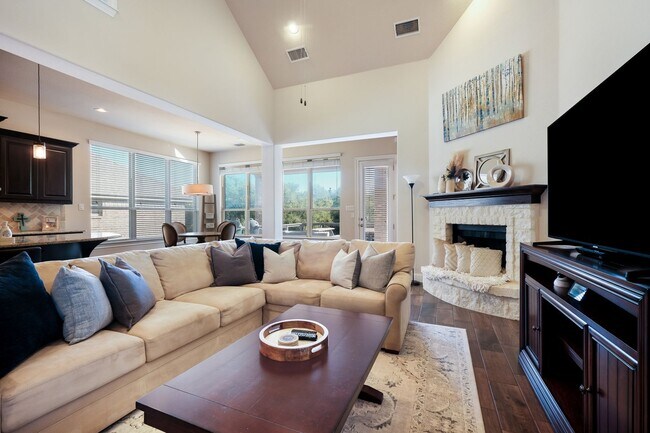 Foto del edificio - 4bed/3bath in Front Gate