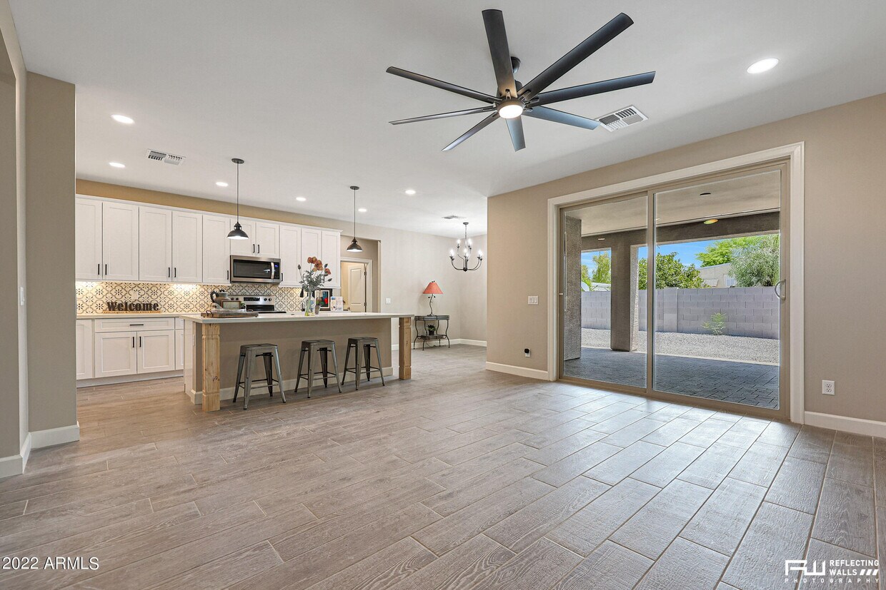 Primary Photo - 2743 N Lema Dr