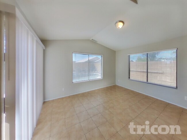 Foto del edificio - 8625 W Chickasaw St