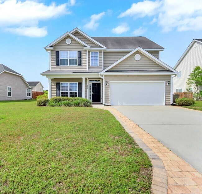 Building Photo - 4 Bed/2.5 Bath in Richmond Hill!
