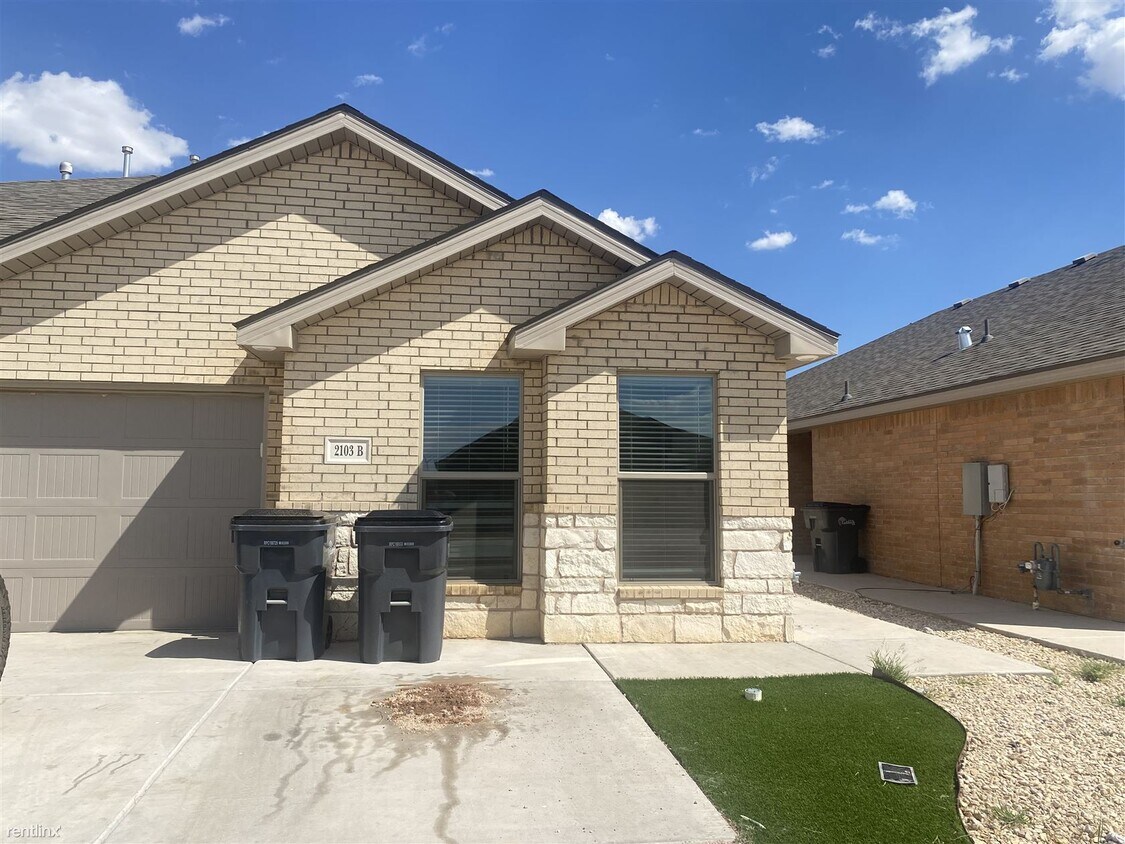 3 br, 2 bath Duplex 2103 Langford Avenue B Townhome Rentals in