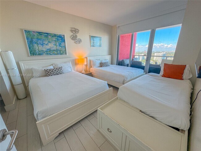 Foto del edificio - 2600 E Hallandale Beach Blvd