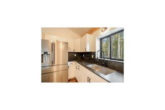 Building Photo - 148 N Aspen St