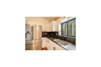 Building Photo - 148 N Aspen St