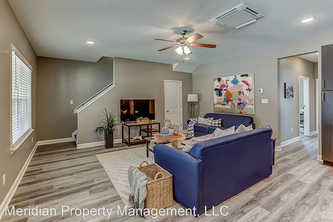 Building Photo - 1 br, 1 bath Room For Rent - 700 Tiger Est...