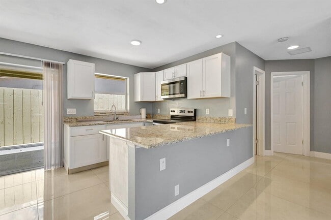 Building Photo - 212 Palmetto Dr