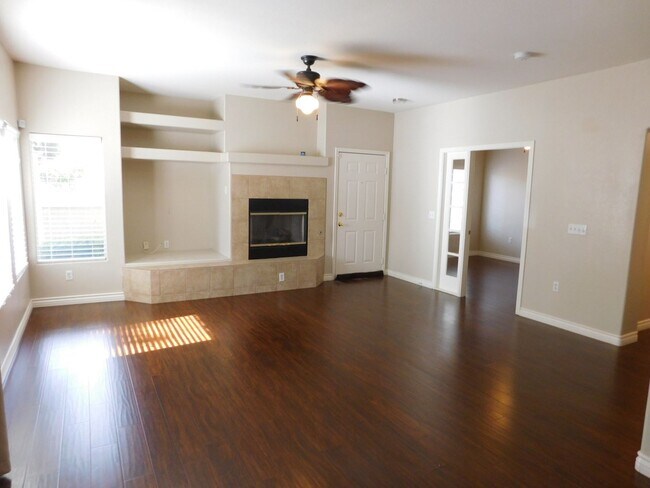 Building Photo - SUMMERLIN CONDO*COMMUNITY AMENITIES-POOL-S...