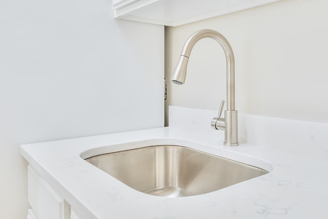 Quartz Countertops - 4620 Davenport St