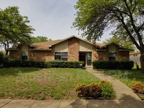 Building Photo - 801 Wood Glen