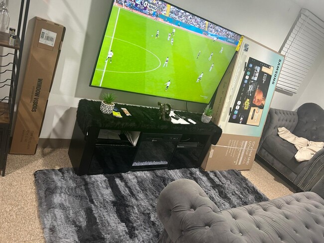 Sala de estar - 212 Oakwood Pl