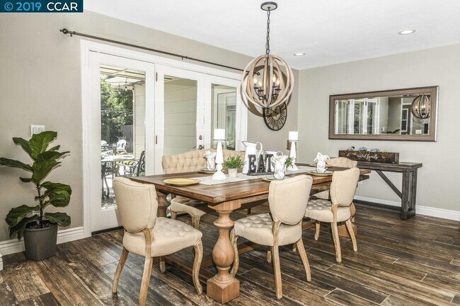 Foto del edificio - 2430 Larkey Ln