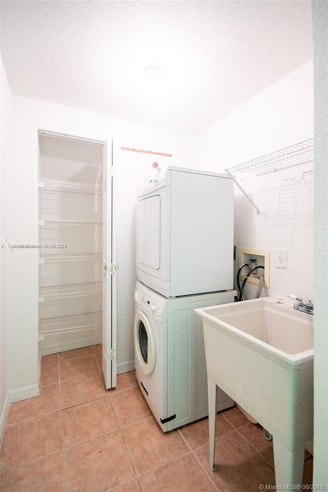 Foto del edificio - 5640 NW 115th Ct