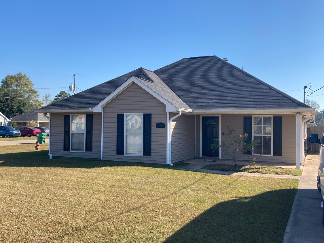 Primary Photo - 16266 Charleton Dr