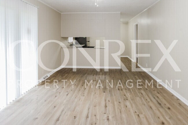 Building Photo - Classic Home in Huntsville, Available Now!