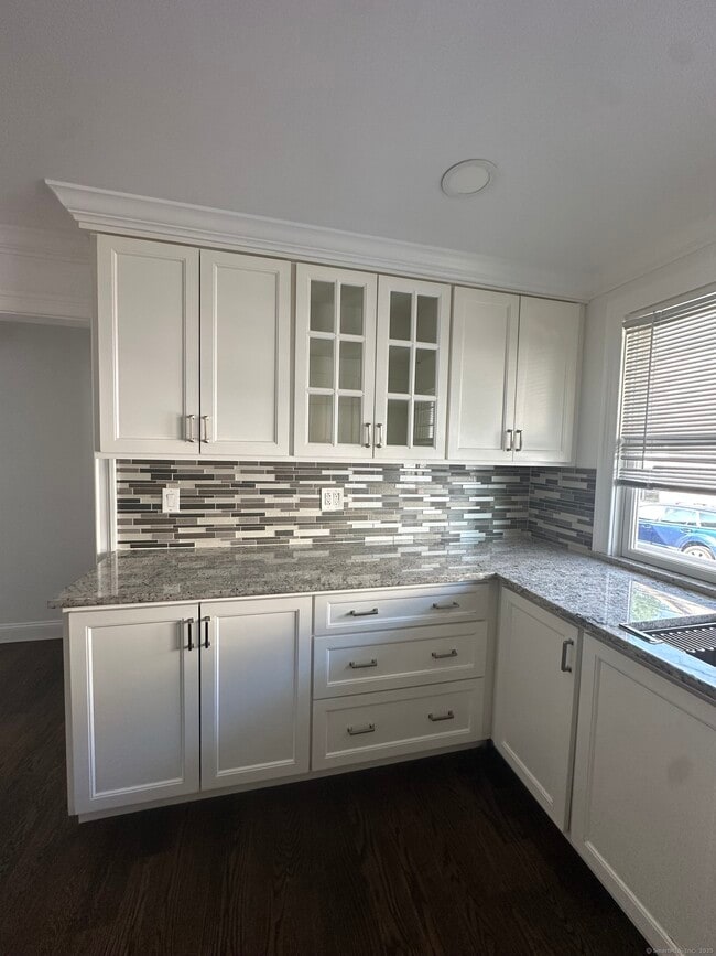 Building Photo - 8 Barnum Ct