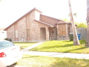 Building Photo - 3006 Hilldale Dr