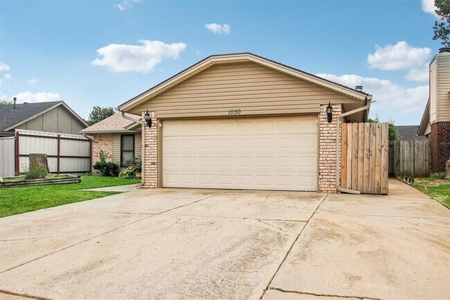 Building Photo - 1030 Walsh Ln