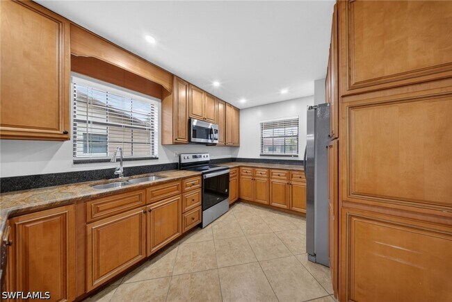 Foto del edificio - 5270 Treetops Dr