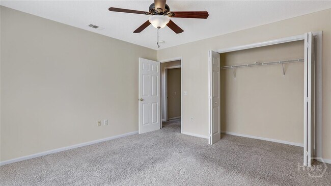 Foto del edificio - 422 Copper Creek Cir