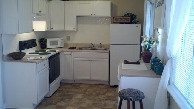 Building Photo - 4520 Rolling Hill Dr
