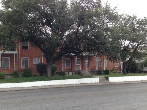Building Photo - 553 Club Dr