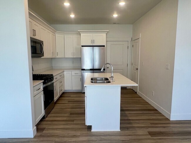 Foto del edificio - LOVELY TOWNHOME IN SALEM