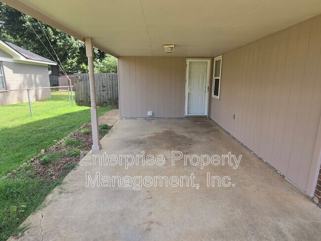 Foto del edificio - 6967 Dawnhill Rd