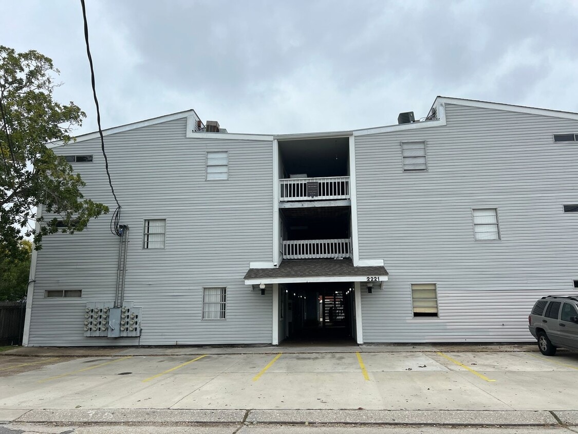 2221 N Hullen St Unit 110, Metairie, LA 70001 Room for Rent in Metairie, LA