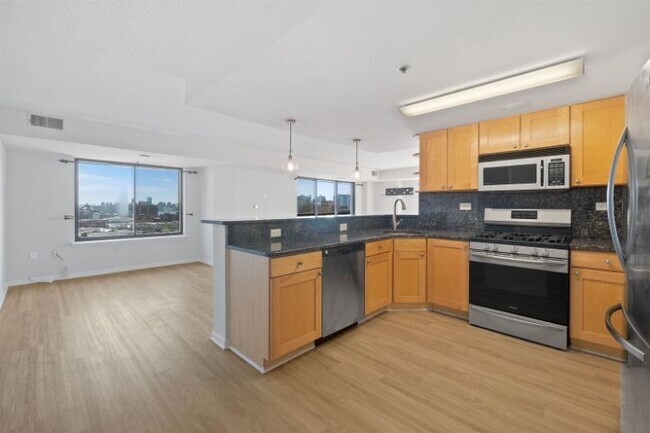 Building Photo - 700 1st St