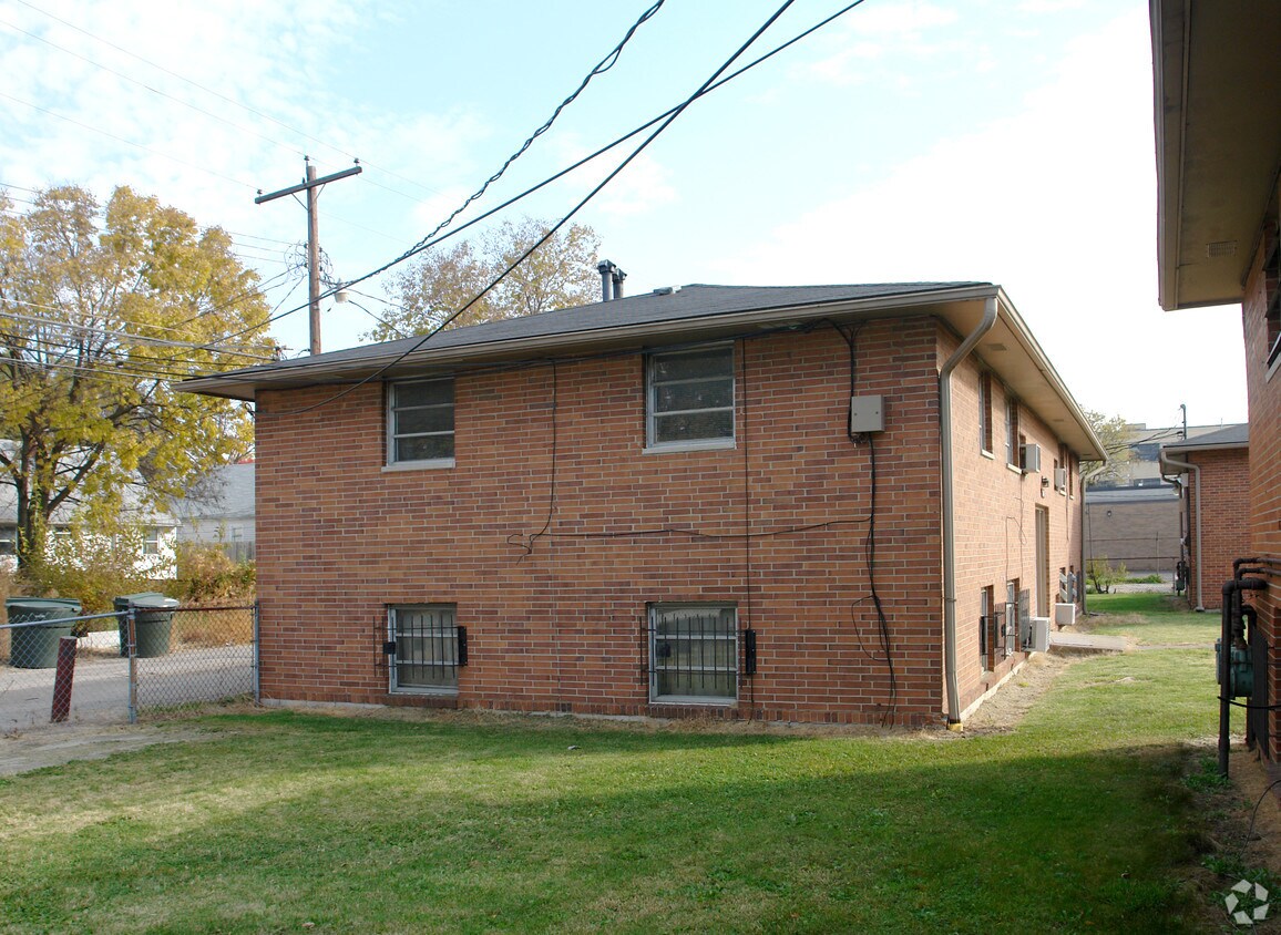 Primary Photo - 1760 E Livingston Ave