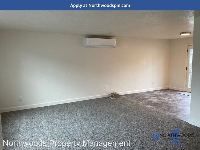 Building Photo - 3 br, 1 bath House - 19.5 Chestnut