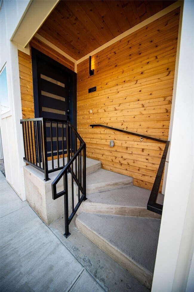 Foto del edificio - New Beautiful Townhome Great Location