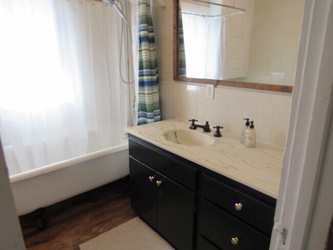 Foto del edificio - 206 E Columbia St