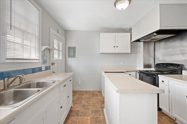 Foto del edificio - Spacious 2-Bedroom, 1-Bathroom Home in Ric...
