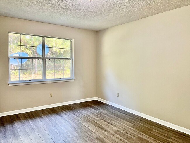 Foto del edificio - Cornerstone Dr #1, #3