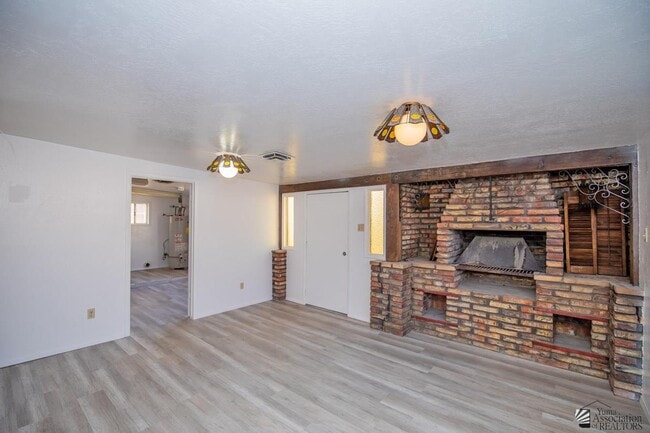 Building Photo - 252 W Lowell Dr