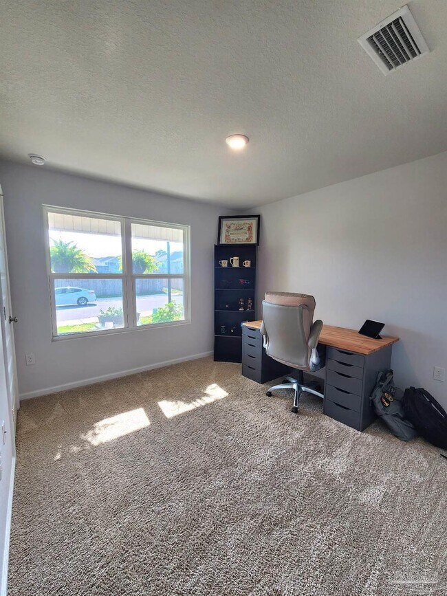 Foto del edificio - 5621 Guinevere Ln