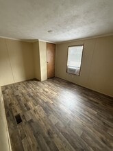 Building Photo - 605 Henrietta St