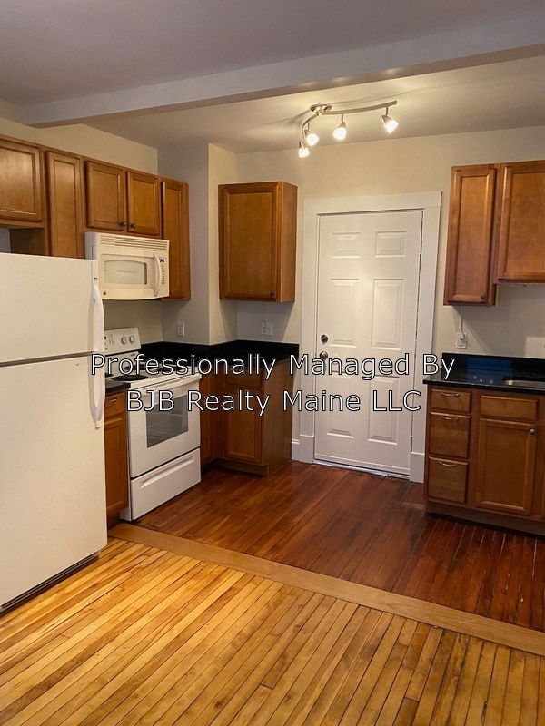 Primary Photo - 142 Park Ave