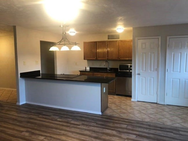 Building Photo - 536 Hanover Dr