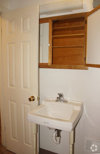 Building Photo - 5840 Alderson St