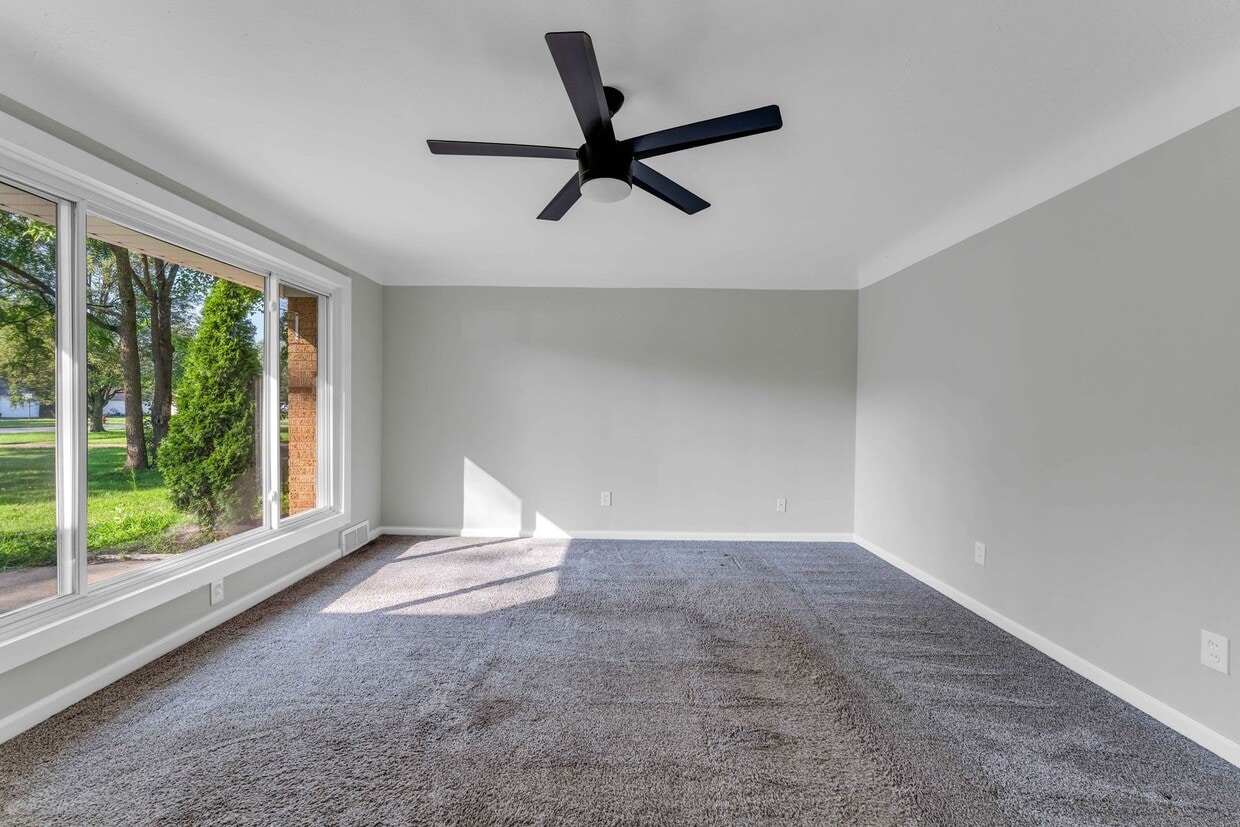 Foto principal - 6775 Middlebrook Blvd