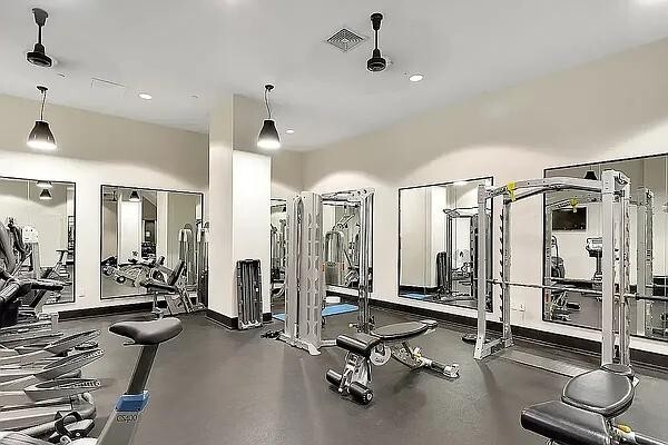 Building Photo - 540 W 28th St