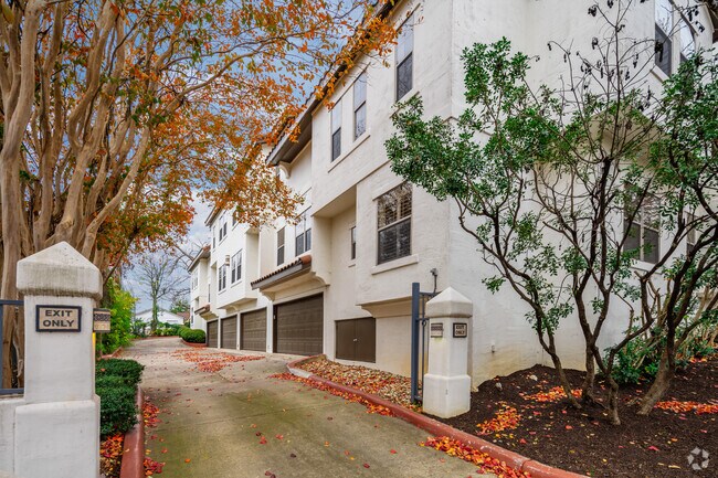 Building Photo - 208-214 Grandview Pl