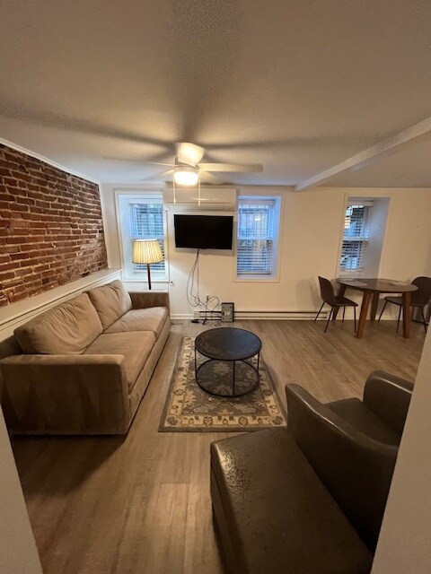 Foto del edificio - 1646 Newton St NW