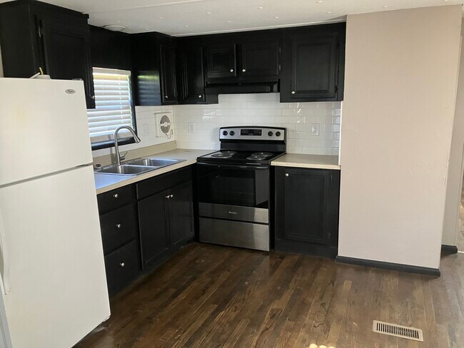 Building Photo - 3 bed trailer