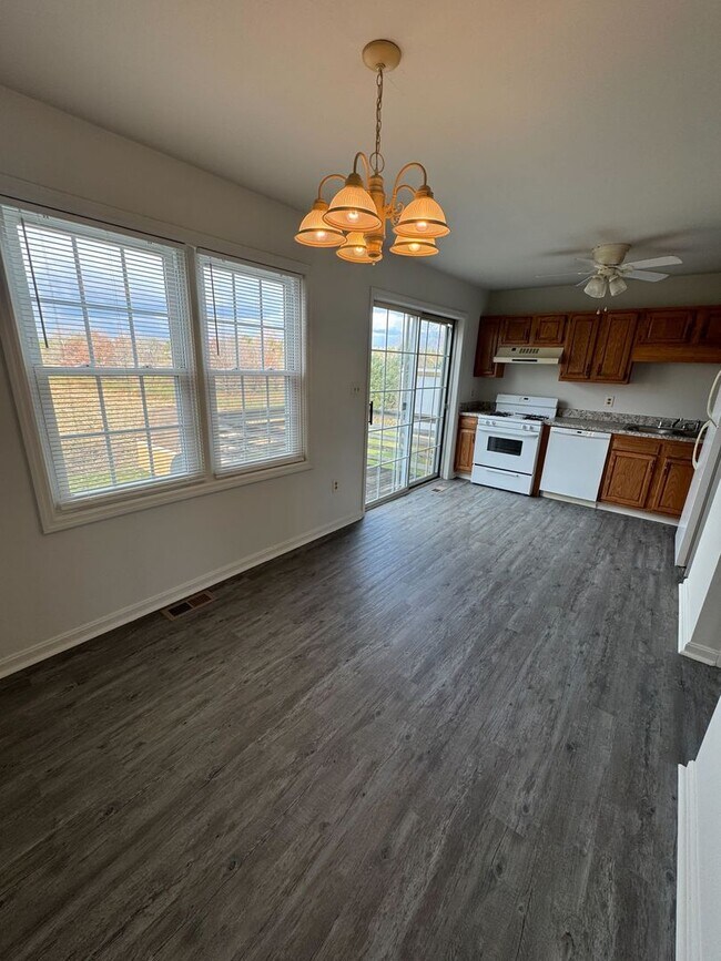 Foto del edificio - 2-bedroom, 1-bathroom home in East Petersburg, PA